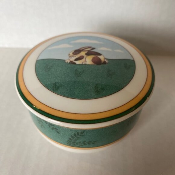 Vintage Villeroy and Boch A La Ferme Les Animaux Lidded candy box. 1748 - Picture 2 of 10